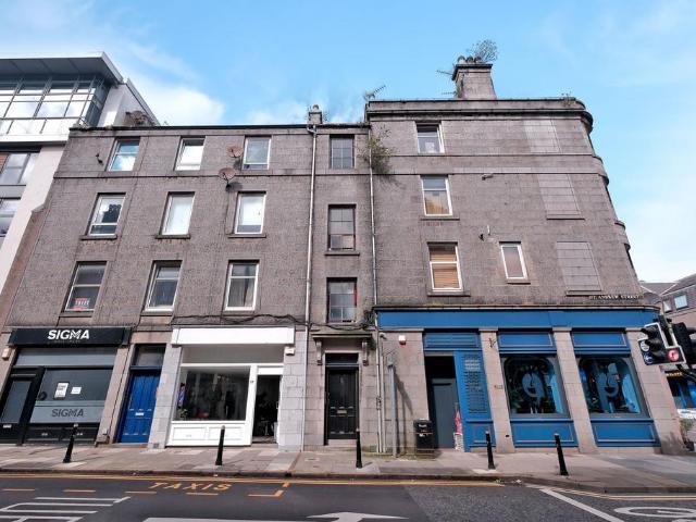 Flat for sale in Ballindoch, Scotland
