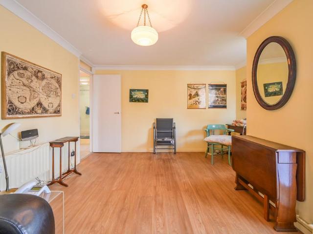 Flat for sale in Tower Liberty, Wapping