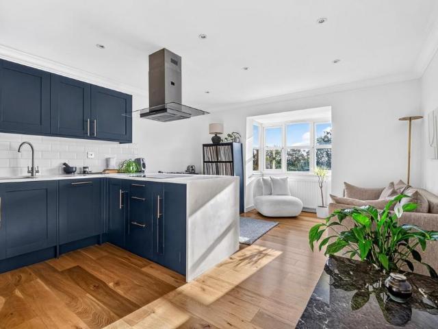 Flat for sale in Westcott Park, Greater London