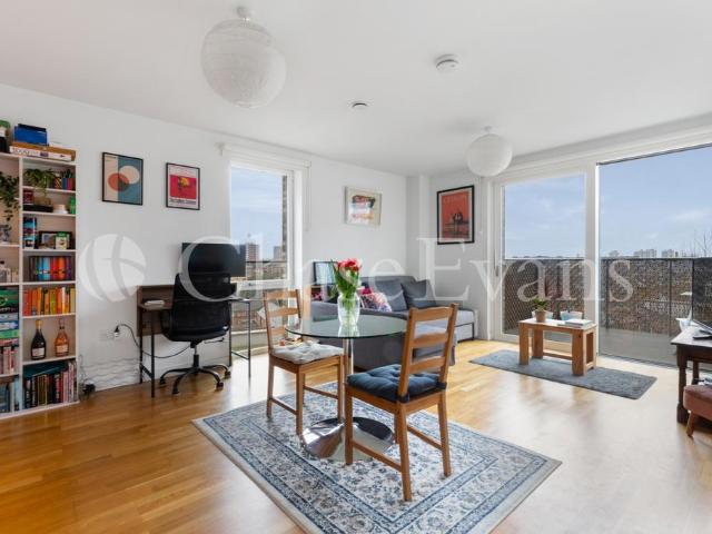 Flat for sale in Walworth, Greater London