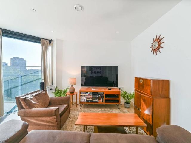 Flat for sale in Elephant and Castle, Greater London