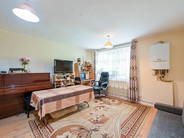 Flat for sale in Hornsey, Greater London