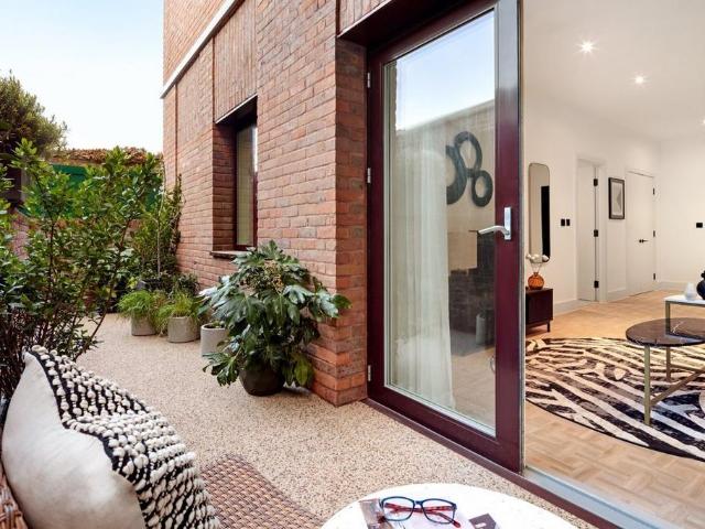 Flat for sale in Clapham Junction, Greater London