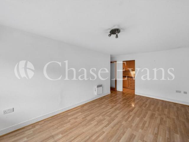 Flat for sale in Isle Of Dogs, Greater London