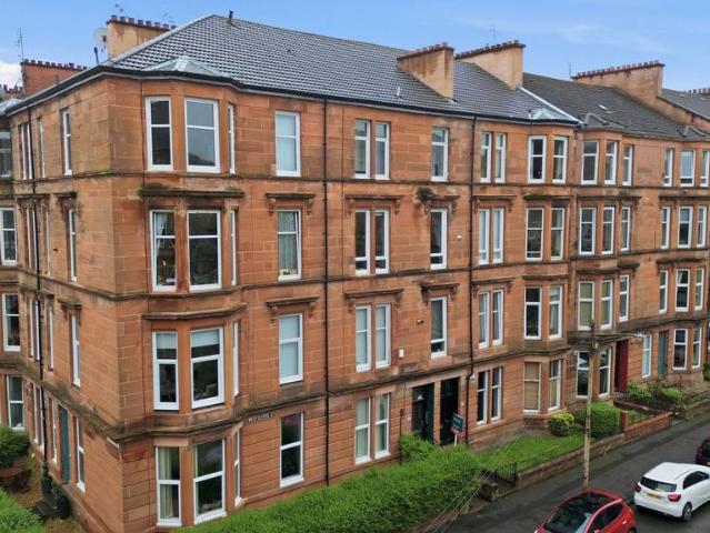 Flat for sale in Crossmyloof, Scotland