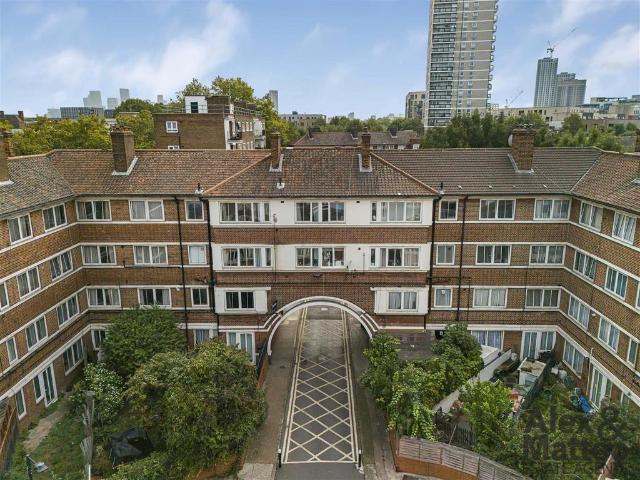 Flat for sale in Bermondsey Village, Greater London