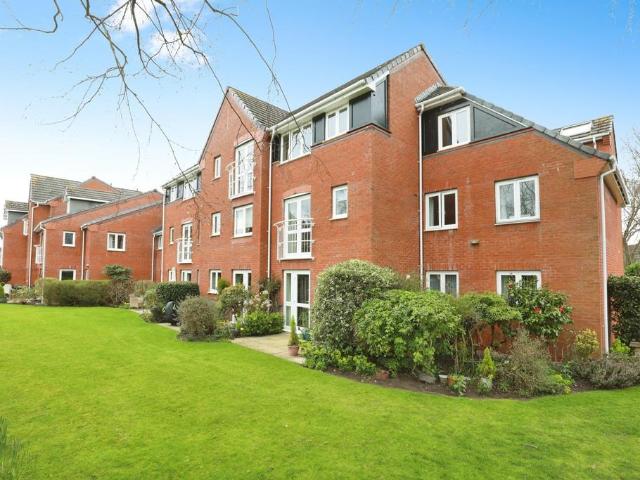 Flat for sale in Holmes Chapel