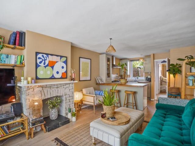 Flat for sale in East Dulwich, Greater London