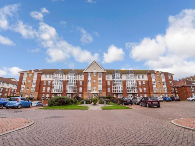 Flat for sale in Cliftonville West, Thanet