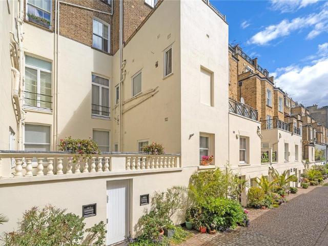 Flat for sale in Brompton, Greater London