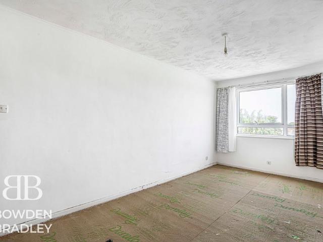 Flat for sale in Rush Green, Greater London