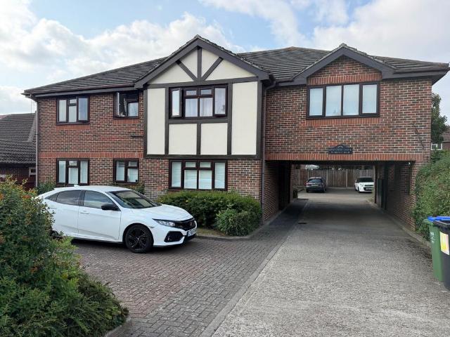 Flat for sale in Northumberland Heath, Greater London