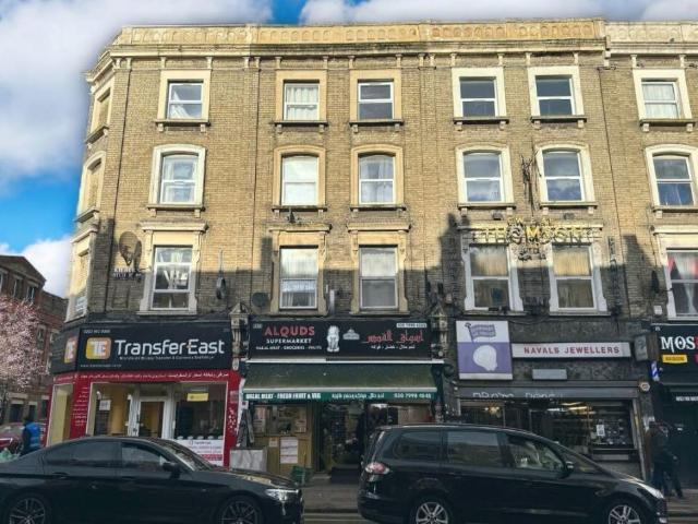 Flat for sale in Kilburn, Greater London