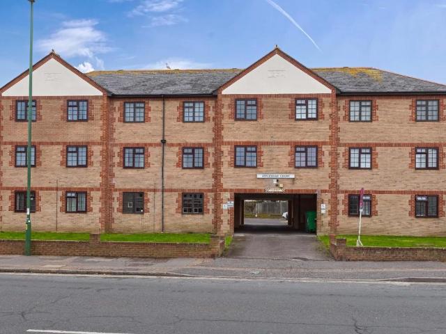 Flat for sale in Fishersgate, West Sussex