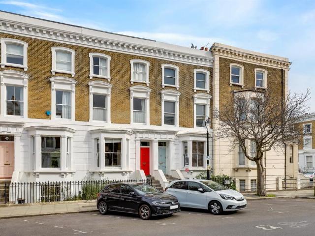 Flat for sale in Oval, Greater London