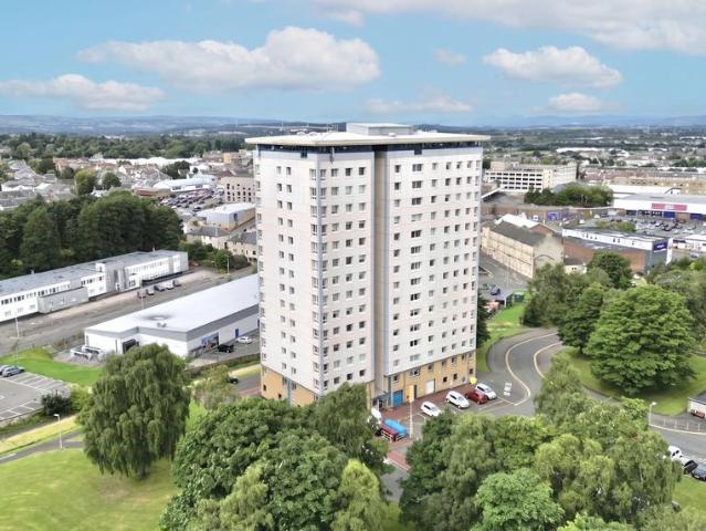 Flat for sale in Callendar Park, Scotland