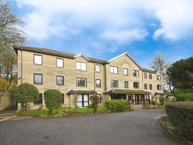 Flat for sale in Charlesworth, East Midlands