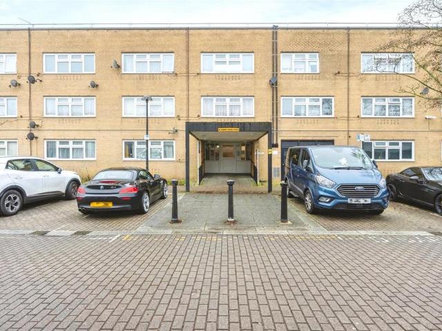 Flat for sale in Milton Keynes