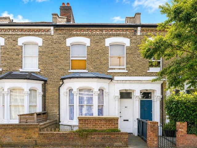 Flat for sale in Finsbury Park, Greater London