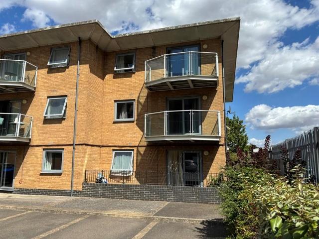 Flat for sale in Hythe, Fordham Heath
