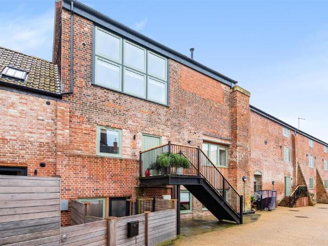 Flat for sale in Devizes, Wiltshire