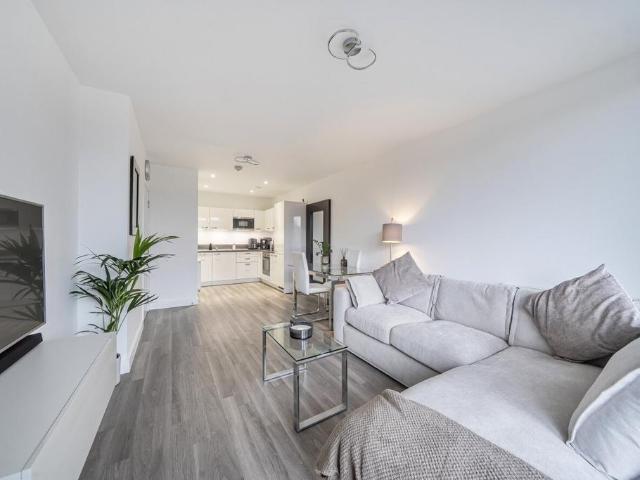 Flat for sale in London Borough of Lewisham, Ladywell