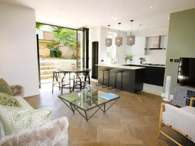 Flat for sale in South Hampstead, Greater London