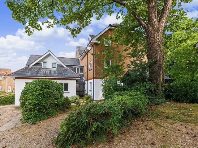 Flat for sale in Southdown, St Albans