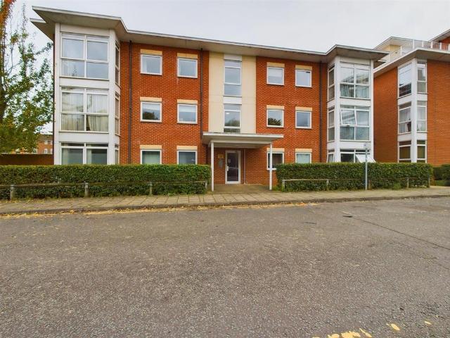 Flat for sale in Walton, Aylesbury