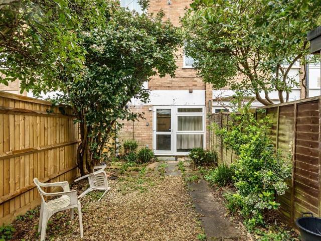 Flat for sale in The Slade, Oxfordshire