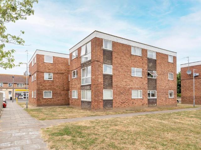 Flat for sale in Shrublands, Stokesby