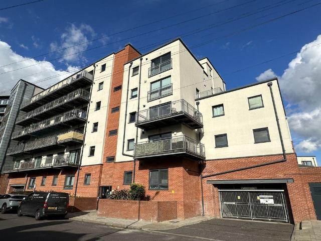 Flat for sale in London Borough of Redbridge, Greater London