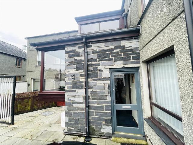 Flat for sale in Porthmadog