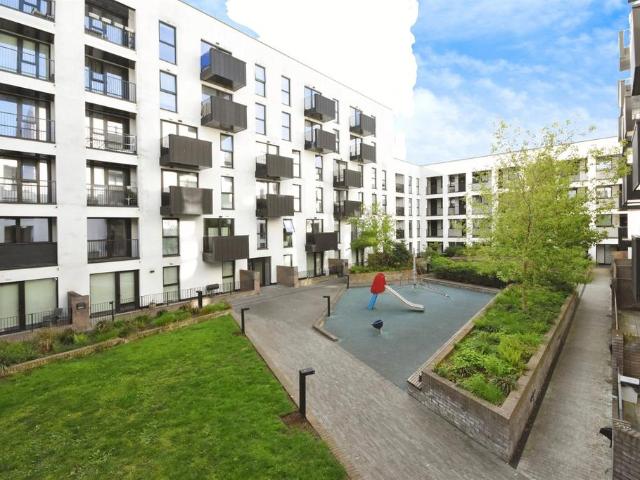 Flat for sale in Moulsham, Chelmsford