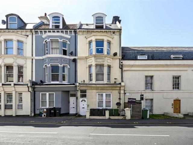 Flat for sale in Roselands, Eastbourne