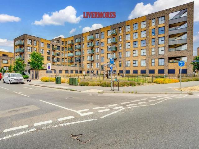 Flat for sale in Monks Orchard, Kent