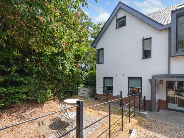 Flat for sale in Duton Hill, Essex