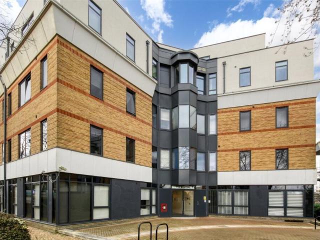 Flat for sale in Easthampstead, Bracknell