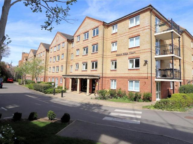 Flat for sale in Erith, Slade Green