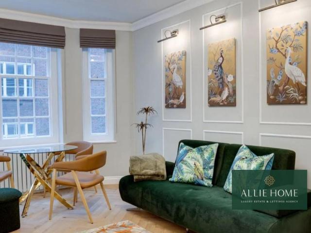 Flat for sale in Mayfair, Greater London