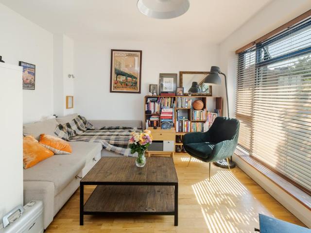 Flat for sale in Dalston, Greater London