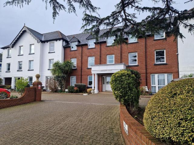 Flat for sale in Withycombe, Budlake
