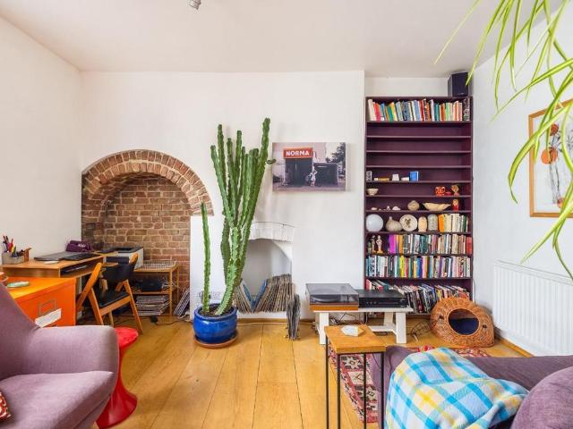 Flat for sale in Stokes Croft, Feckenham
