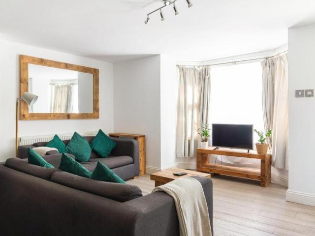 Flat for sale in Stockwell, Greater London