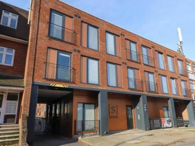 Flat for sale in Ruislip, Eastcote