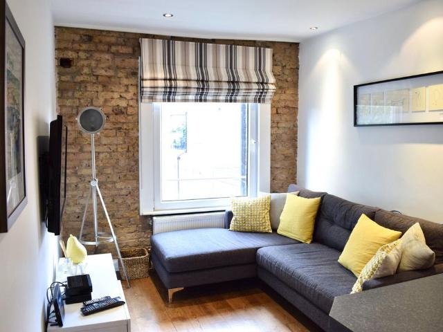 Flat for sale in West Hampstead, Greater London