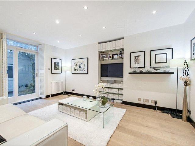 Flat for sale in Pimlico, Greater London