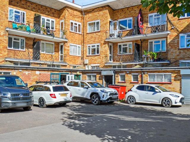 Flat for sale in Bedworth, Nuneaton and Bedworth