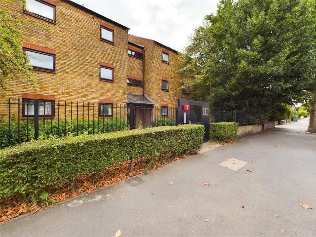 Flat for sale in Forest Gate, Greater London