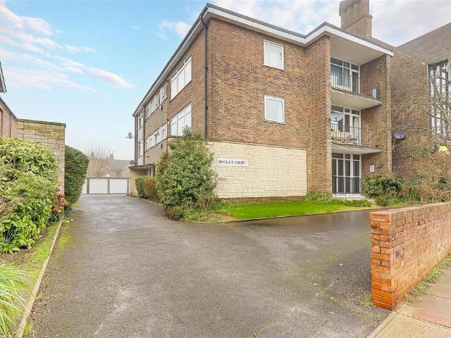 Flat for sale in Worthing, West Sussex